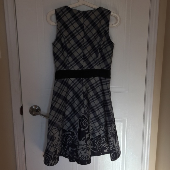 NWT checkered dress - Picture 2 of 4
